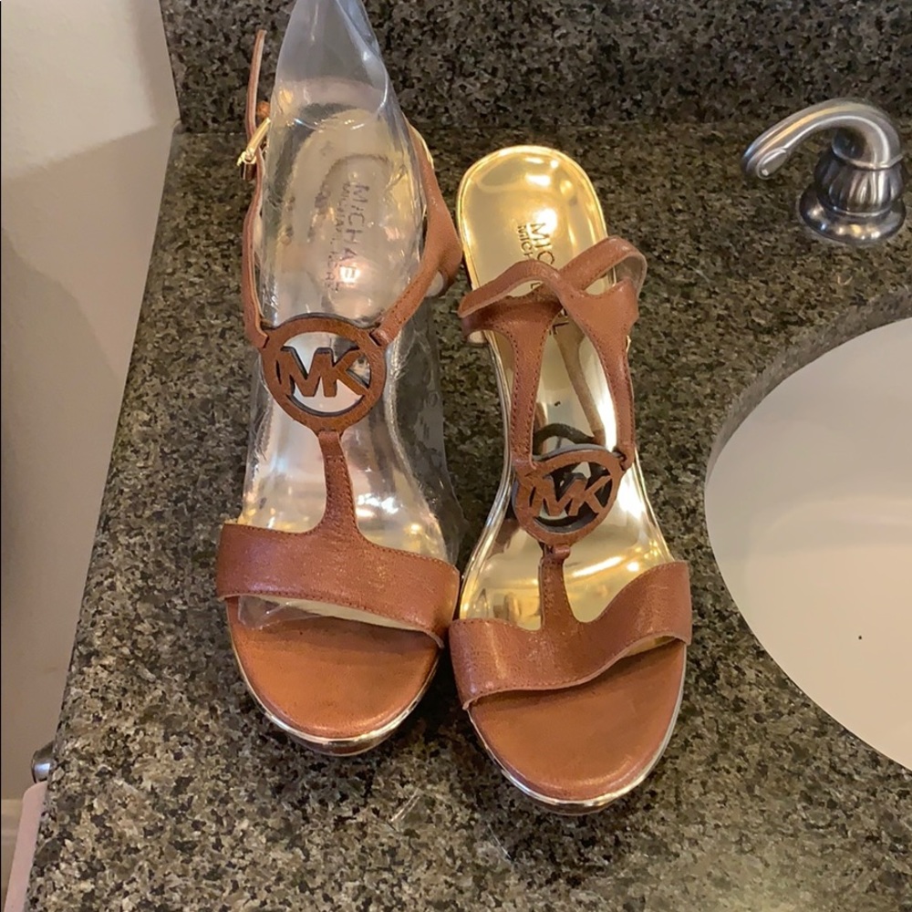 Neutral Michael Kors sandals - sz 9